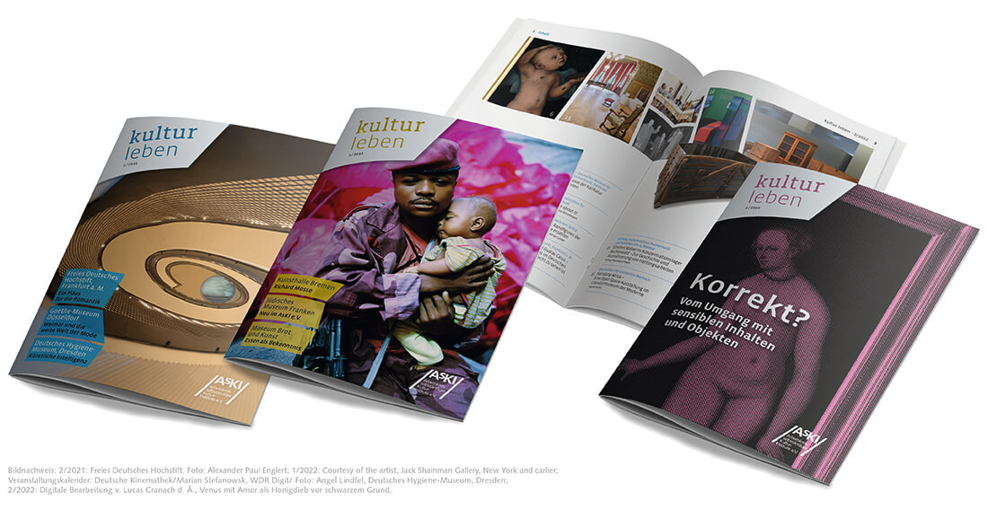Drei verschiedene Cover und das aufgeschlagene Inhaltsverzeichnis des Kulturmagazins „kultur leben“